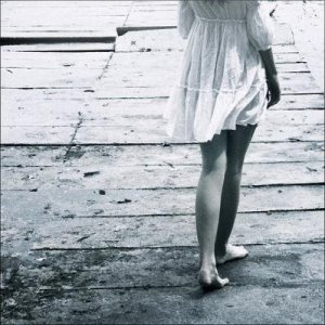 dress_girl_legs_photography_dock_white-384420b36134213825b9b3a58103fe2e_h_1_